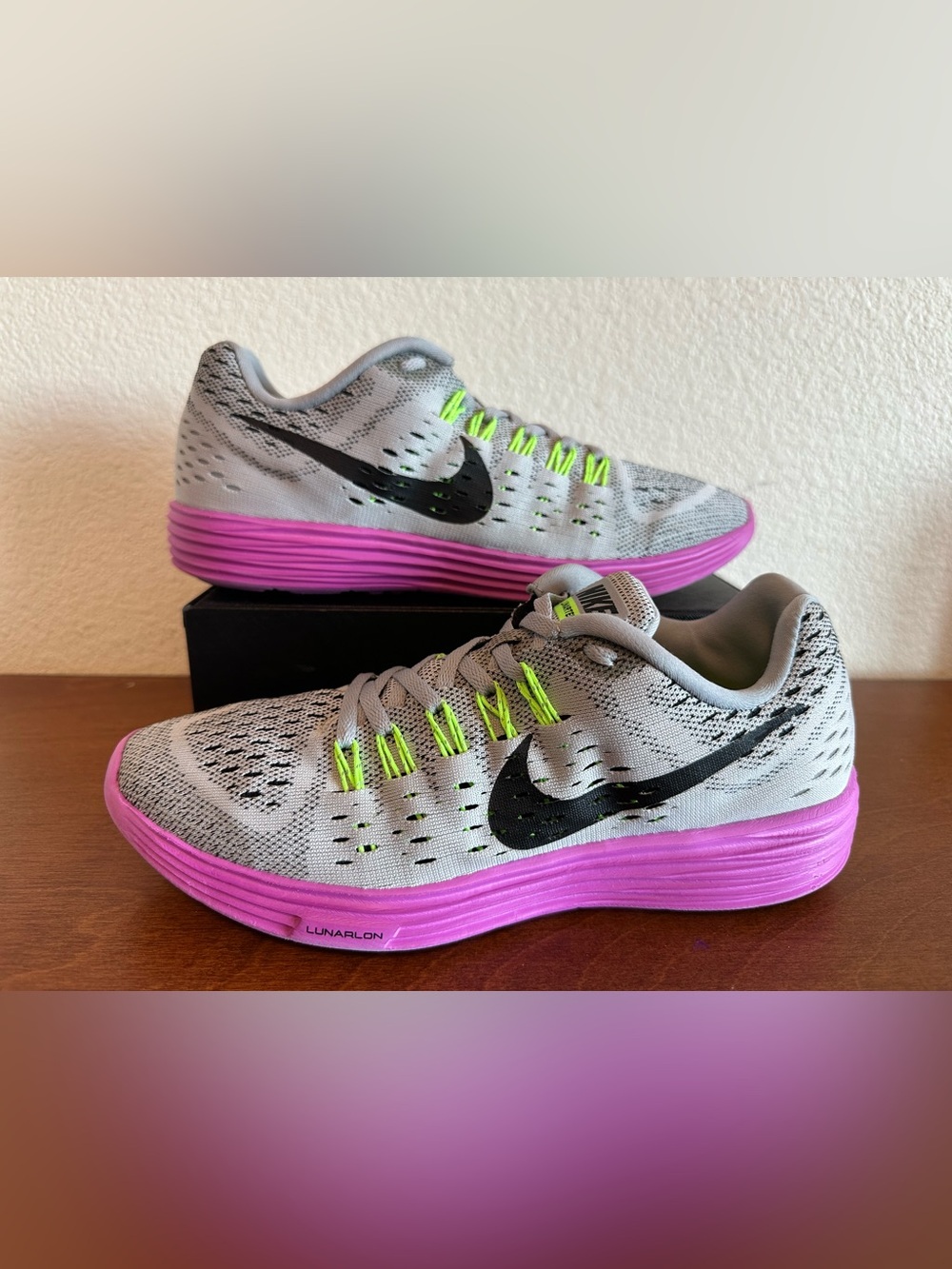 Nike LunarTempo Running Shoes
Womens Size 8.5 Gray Lunarlon
Sneakers